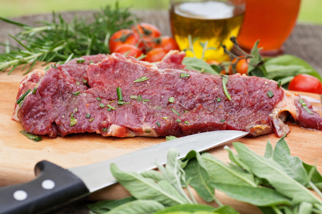 Carne con hierbas y especias