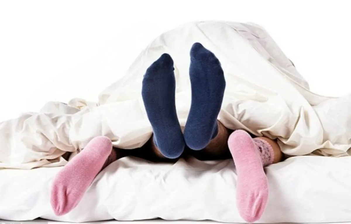 a la cama con medias