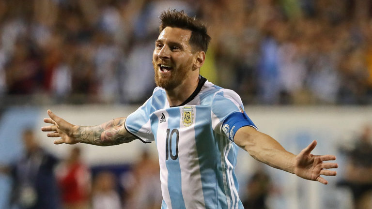 Lionel Messi celebra un gol con la camiseta de Argentina