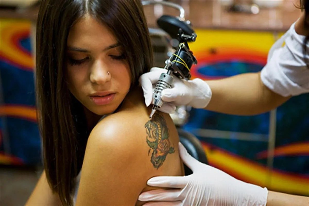 Cómo cuidar un tatuaje recién hecho: consejos para evitar problemas
