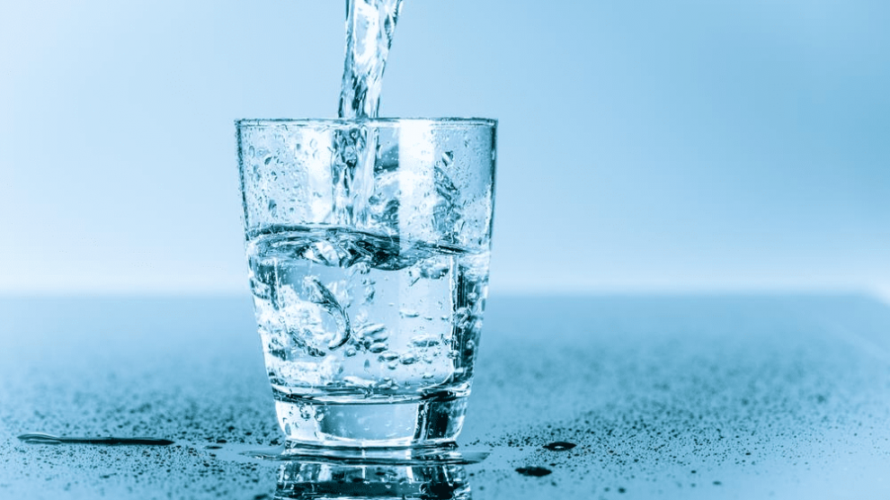 hidratarse con agua pura