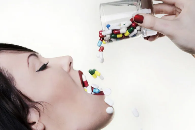Automedicarse: ¿una práctica preligrosa o una solución con mala prensa?