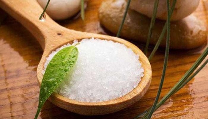 La sal  elimina la energía densa acumulada y renueva la vibración La sal es uno de los purificadores más usados en Feng Shui para absorber energía densa.
