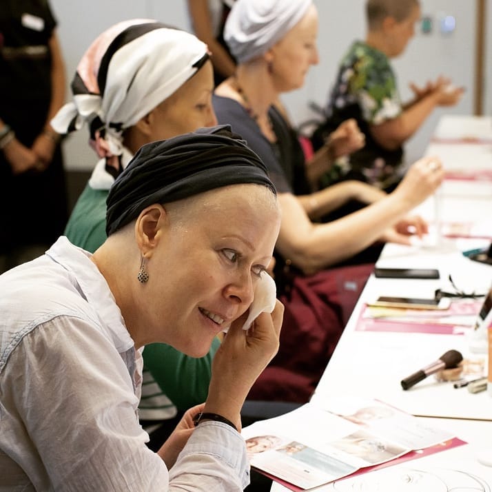 pelucas y maquillaje cancer