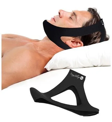 Faja Mentonera Antirronquidos: Cómo Sostener la Mandíbula para Dormir Mejor. Hombre durmiendo plácidamente con una faja mentonera para evitar los ronquidos.