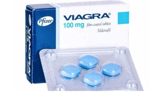 Caja de Viagra con un blíster de cuatro pastillas