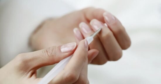 Uñas rayadas: líneas y estrías que hablan de tu salud 6